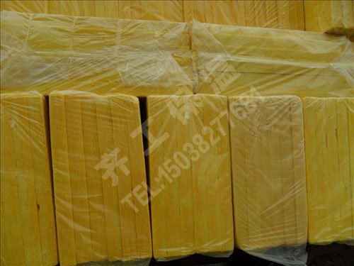 玻璃棉內(nèi)部的纖維構(gòu)造疏松交織 玻璃棉內(nèi)部的纖維構(gòu)造疏松交織